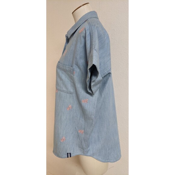 Court & Rowe Blue Chambray Floral Embroidered Short Sleeve Button-Up Shirt M - Picture 5 of 12